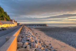 Wonderful detached cottage overlooking the sea